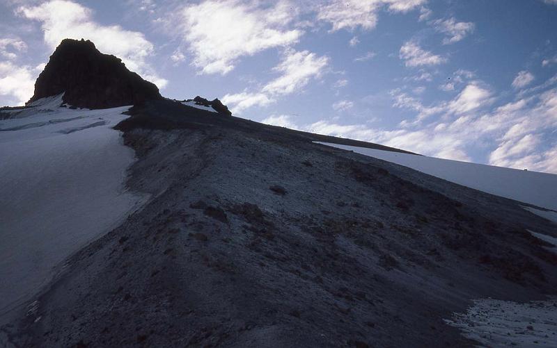 1984-034 Glacier Pk Aug-1984 05 Ridge to Summit.jpg